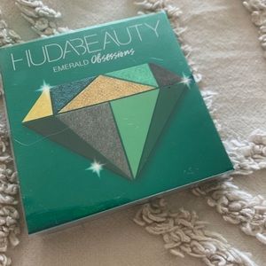 Huda Beauty Obsessions Eyeshadow Palette Emerald